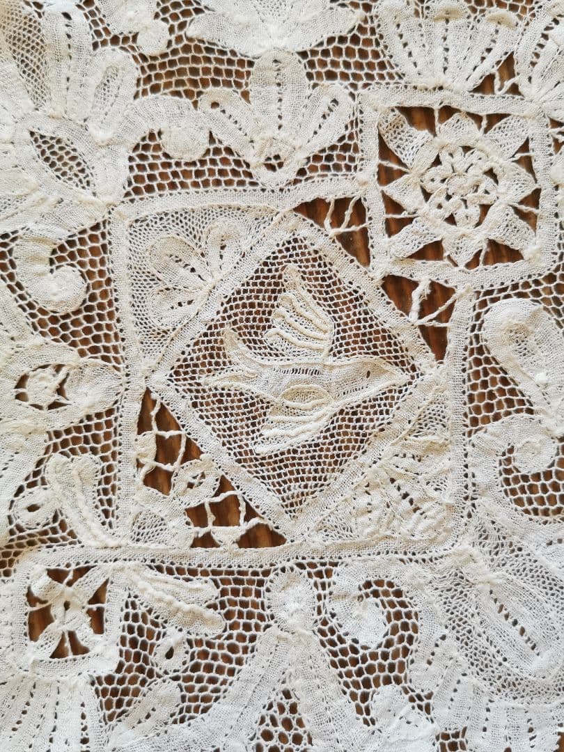 アンティーク 1880年頃 ミラネーゼレース 飛ぶ鳥 ボビン編リネンドイリー