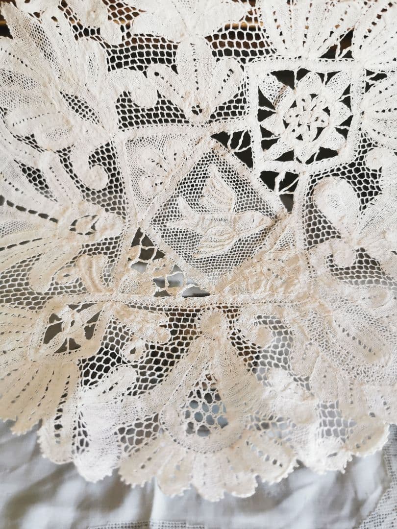 アンティーク 1880年頃 ミラネーゼレース 飛ぶ鳥 ボビン編リネンドイリー