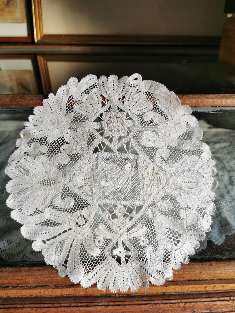 アンティーク 1880年頃 ミラネーゼレース 飛ぶ鳥 ボビン編リネンドイリー