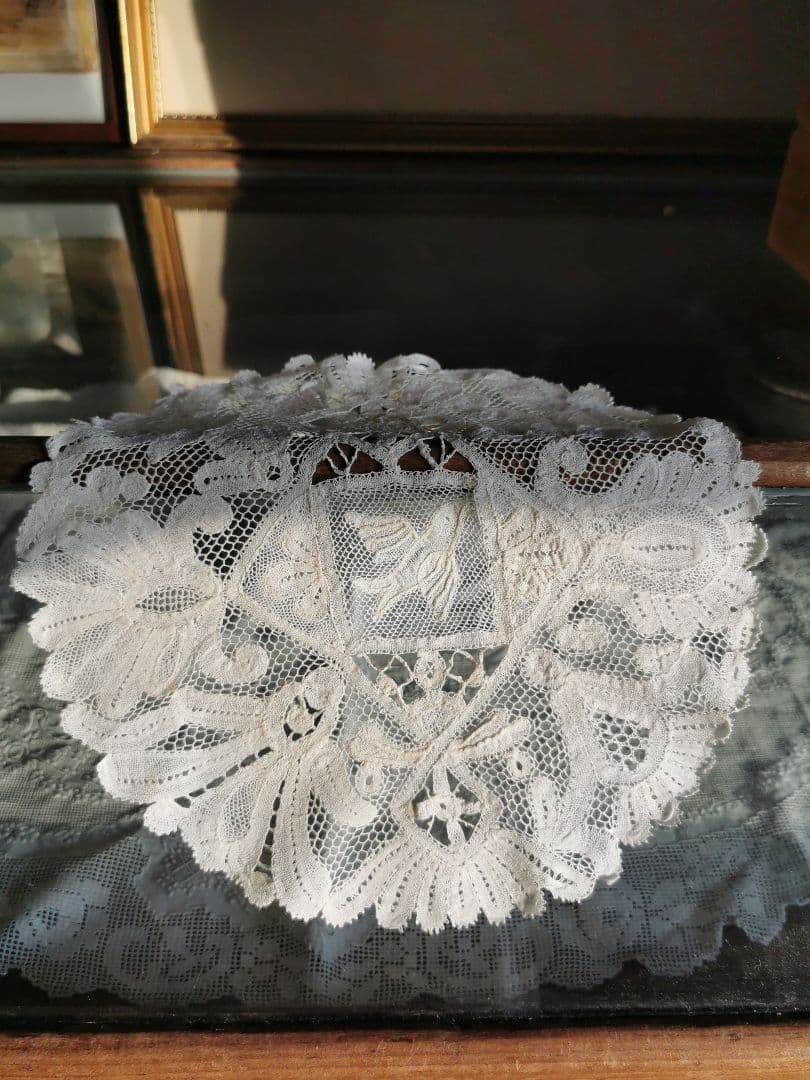 アンティーク 1880年頃 ミラネーゼレース 飛ぶ鳥 ボビン編リネンドイリー
