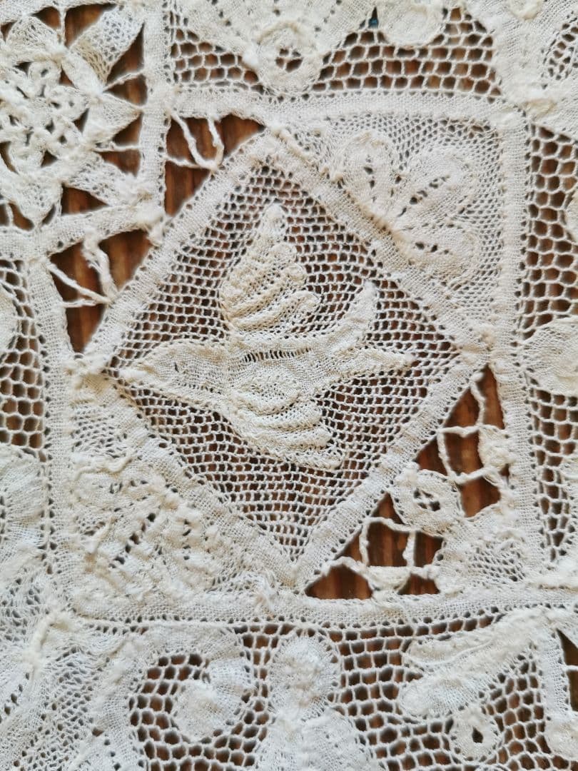 アンティーク 1880年頃 ミラネーゼレース 飛ぶ鳥 ボビン編リネンドイリー