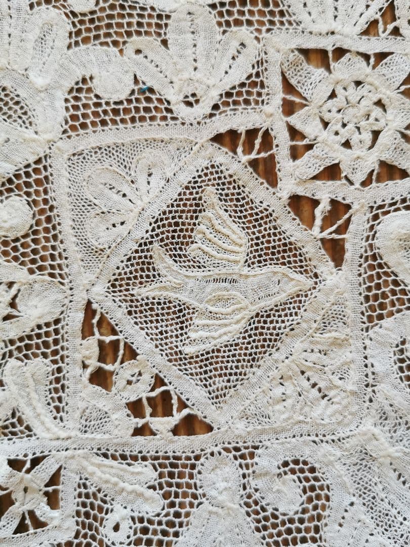 アンティーク 1880年頃 ミラネーゼレース 飛ぶ鳥 ボビン編リネンドイリー