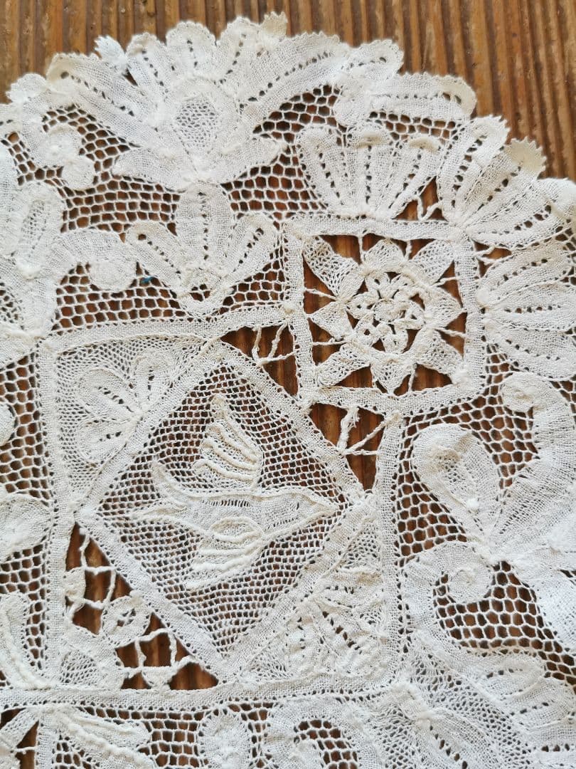 アンティーク 1880年頃 ミラネーゼレース 飛ぶ鳥 ボビン編リネンドイリー