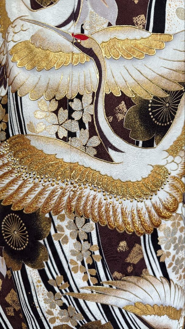 白地に黒金のシックな小花の振袖フルセット