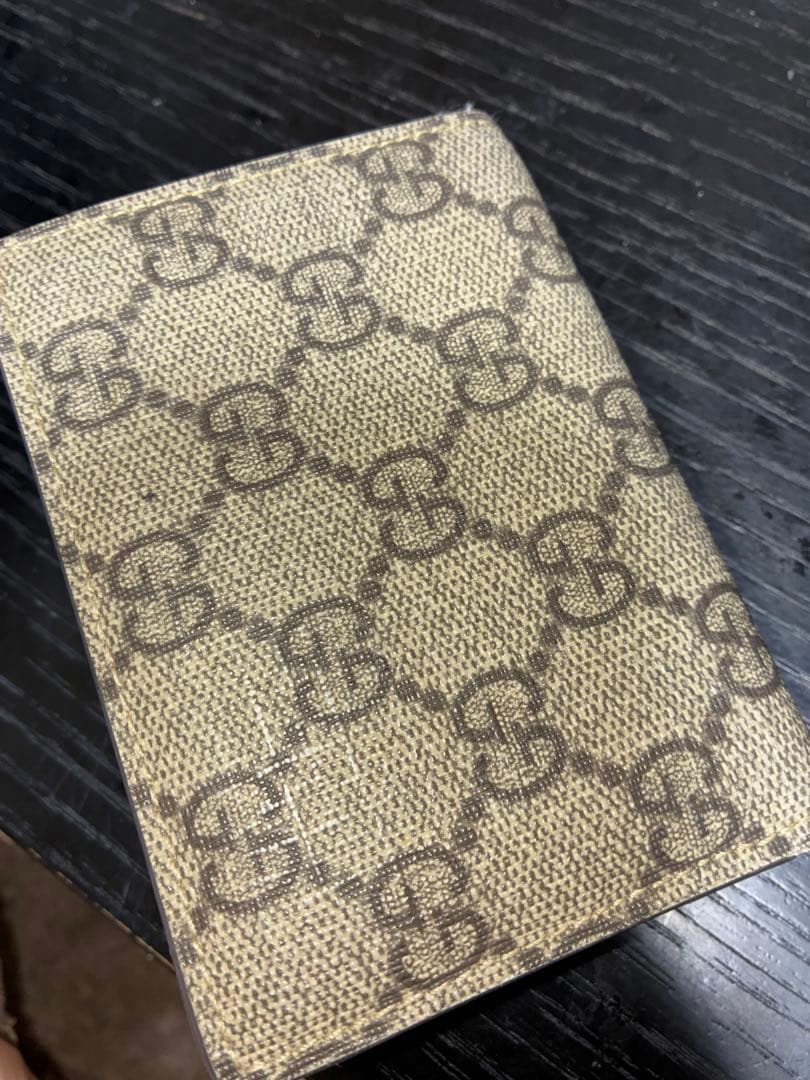 転売目的は❌GUCCI 二つ折り財布 チェリー装飾