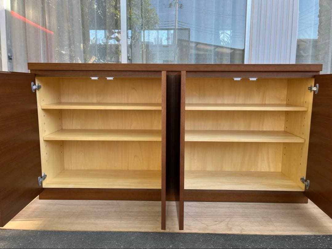 モダンスタイル　木製キャビネット　ミッドセンチュリー　サイドボード　チーク材