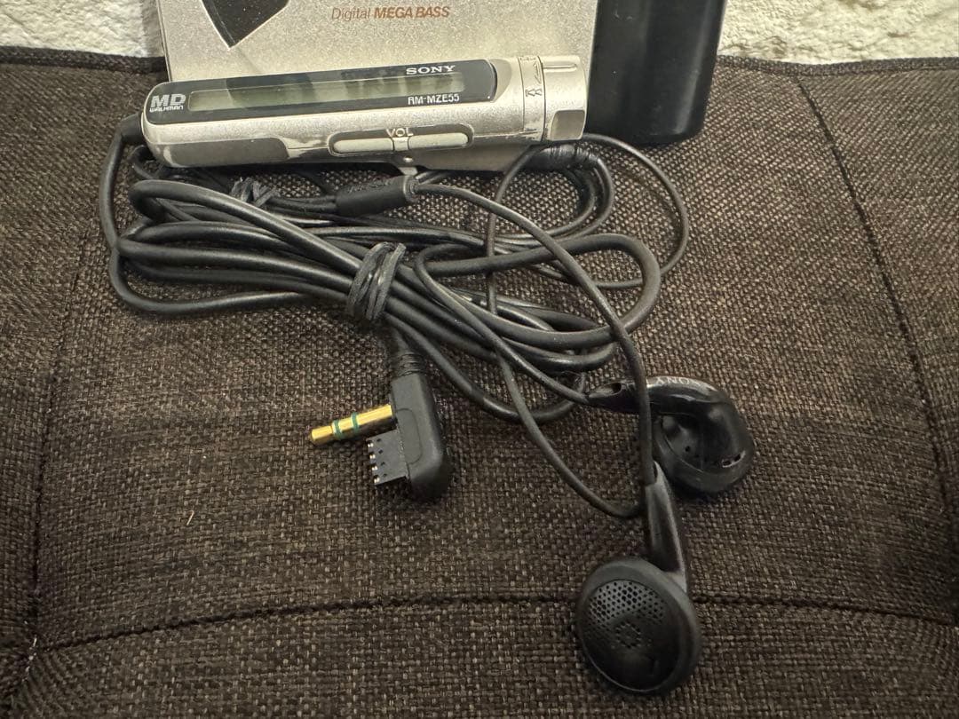 SONY MDウォークマン MZ-E55 動作確認済み　乾電池ケース付き