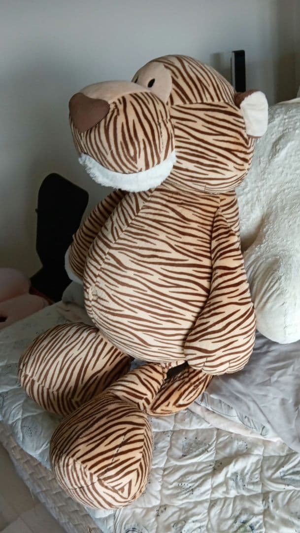 海外では、一家に一体はあるといわれるブランドの大きなトラのぬいぐるみです。