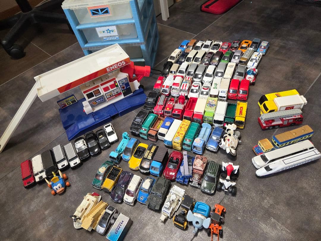 トミカ 80台以上　レトロ　ロングトミカ ENEOSガソリンスタンド付き