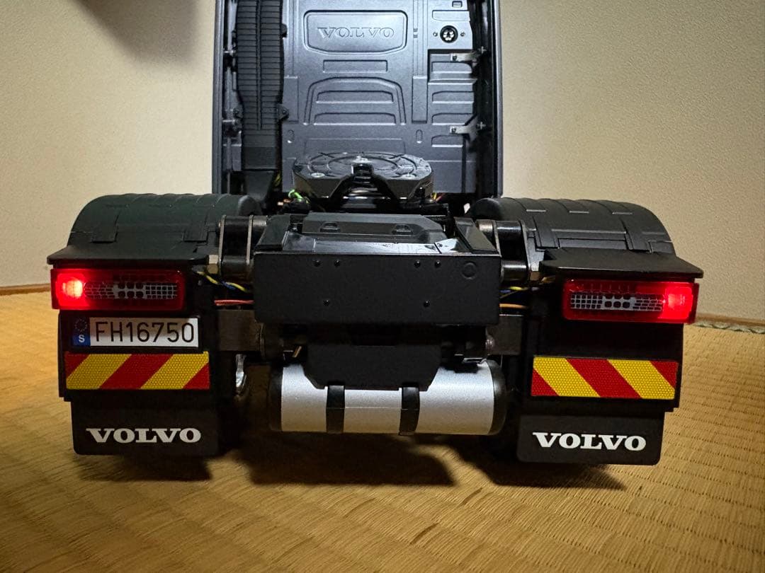 タミヤ　1/14 トレーラーラジコン　VOLVO FH16 グローブトロッター
