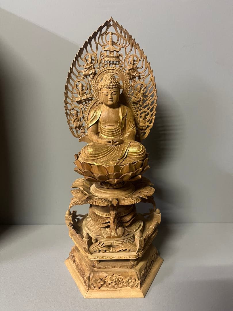 田中野夫　総白檀仏像座阿弥陀六角台座ケマン付天人光背金泥書ケース付き　28