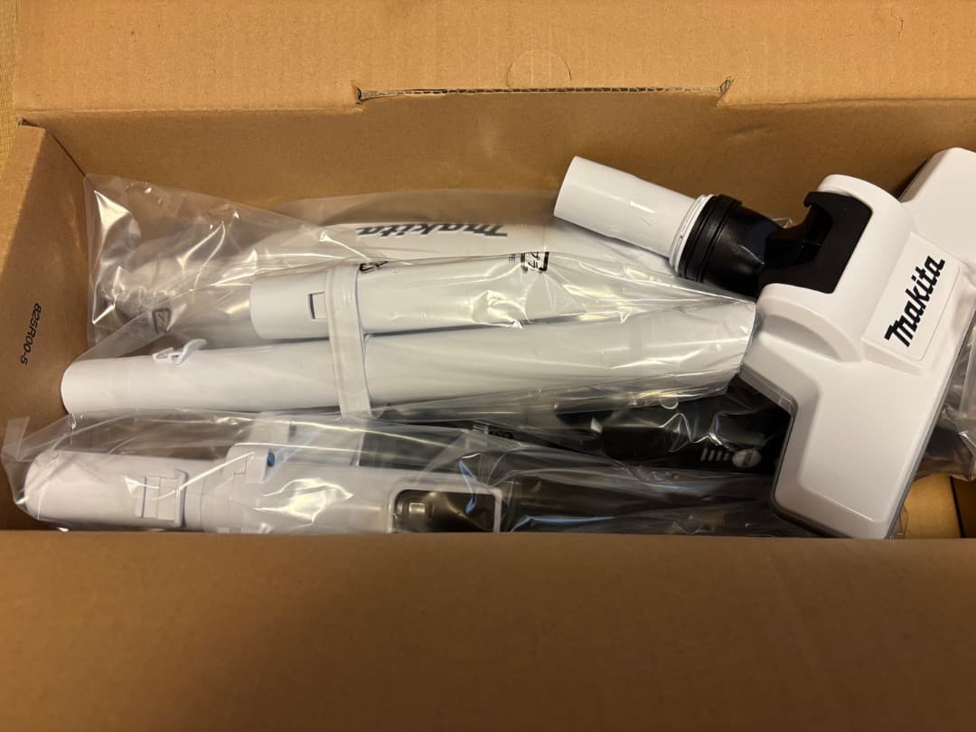 Makita 充電式クリーナー CLO01GZCW