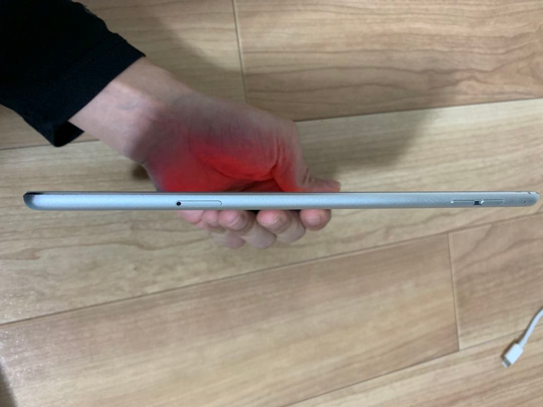 Apple iPad mini 4 シルバー 16GB