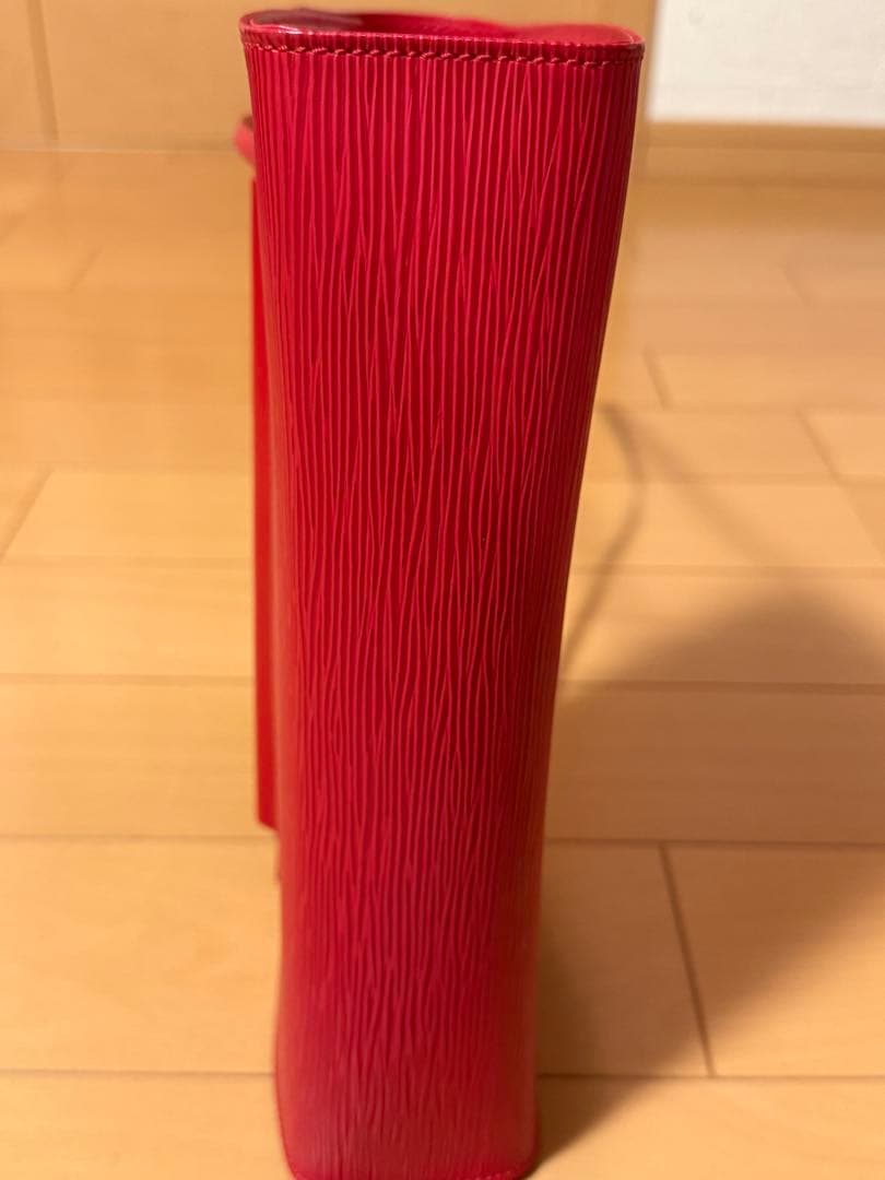 Louis Vuitton エピレザー レッド