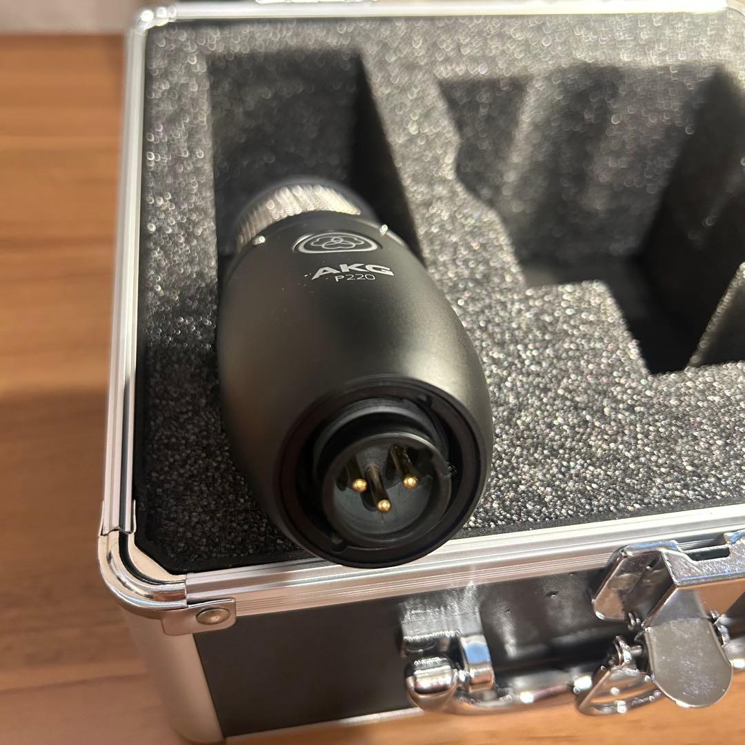 AKG P220 コンデンサーマイク アーカーゲー ショックマウント ケース付き
