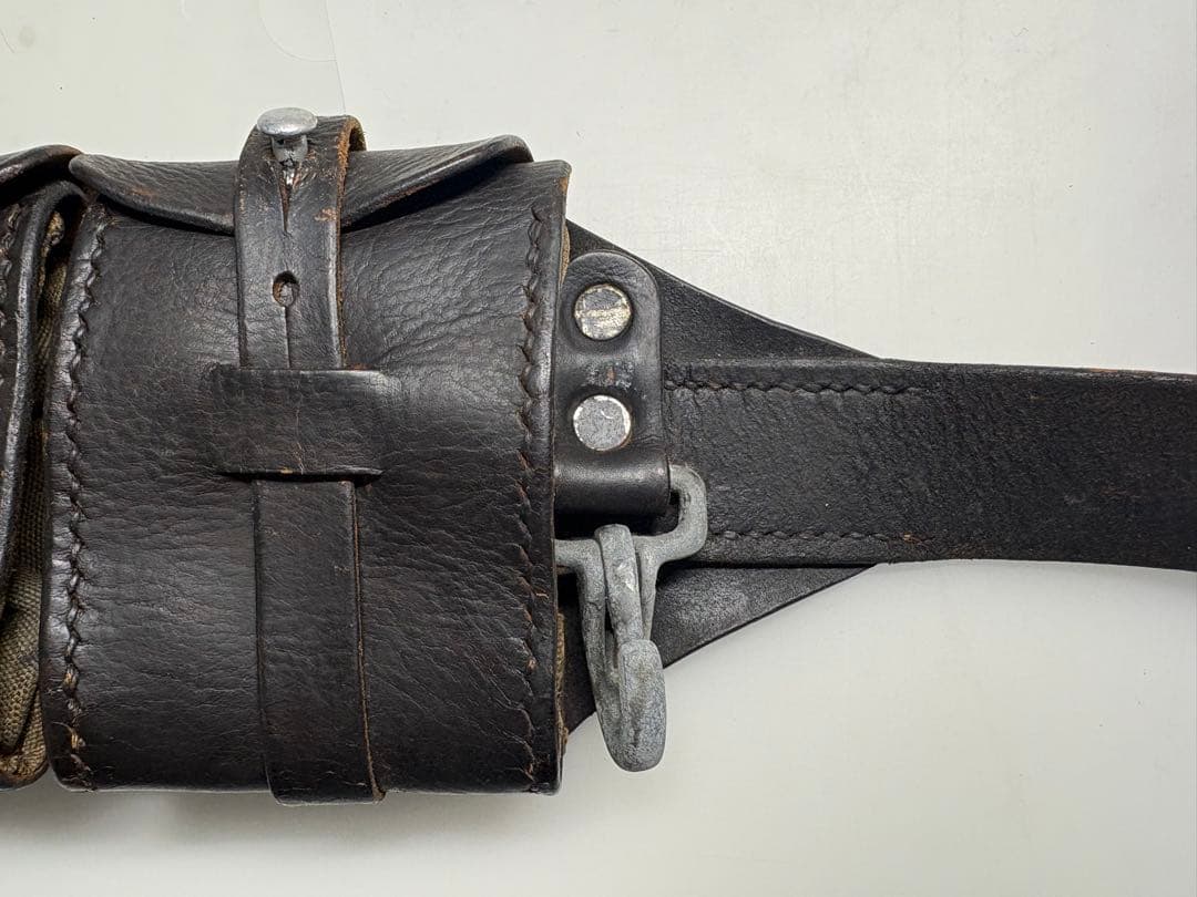 ヴィンテージ スウェーデン軍 5連 バンダリア カオスポーチ