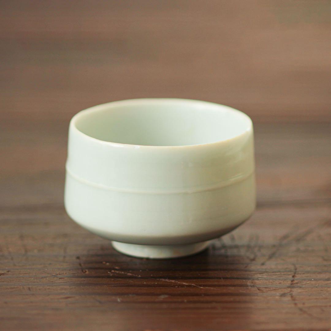 小さな　胴紐　白磁　猪口　酒器