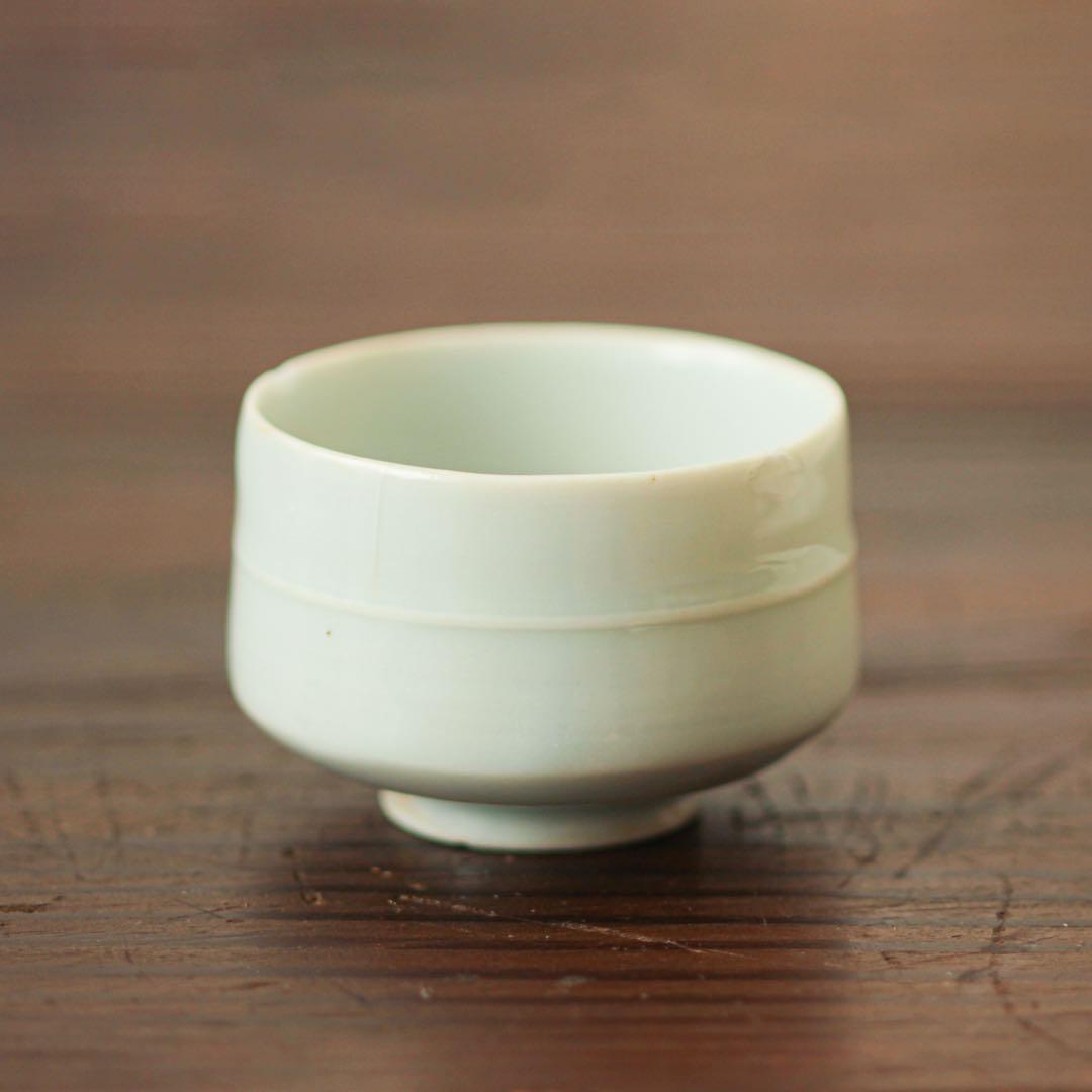 小さな　胴紐　白磁　猪口　酒器