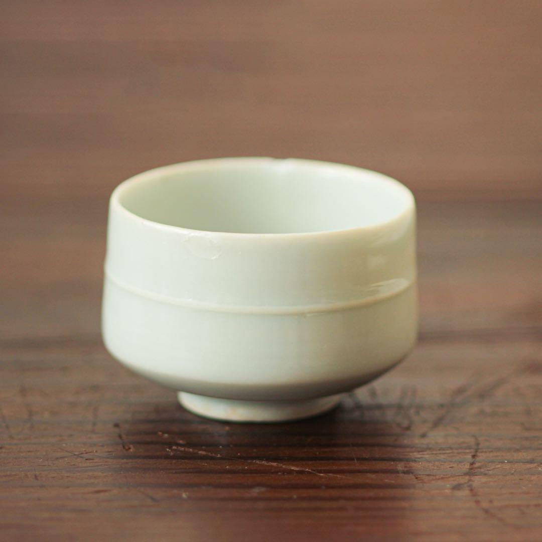 小さな　胴紐　白磁　猪口　酒器