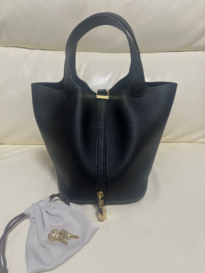 本革キューブバッグ18 大人気　ブラック×ゴールド金具　美品