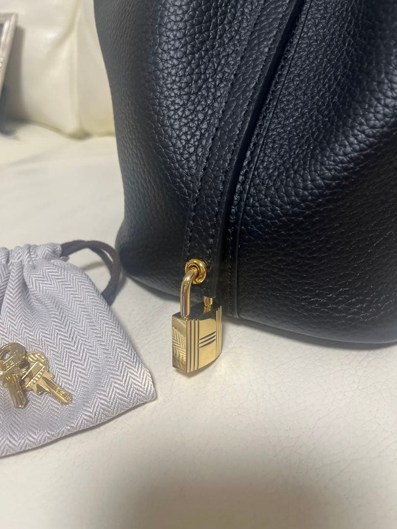 本革キューブバッグ18 大人気　ブラック×ゴールド金具　美品