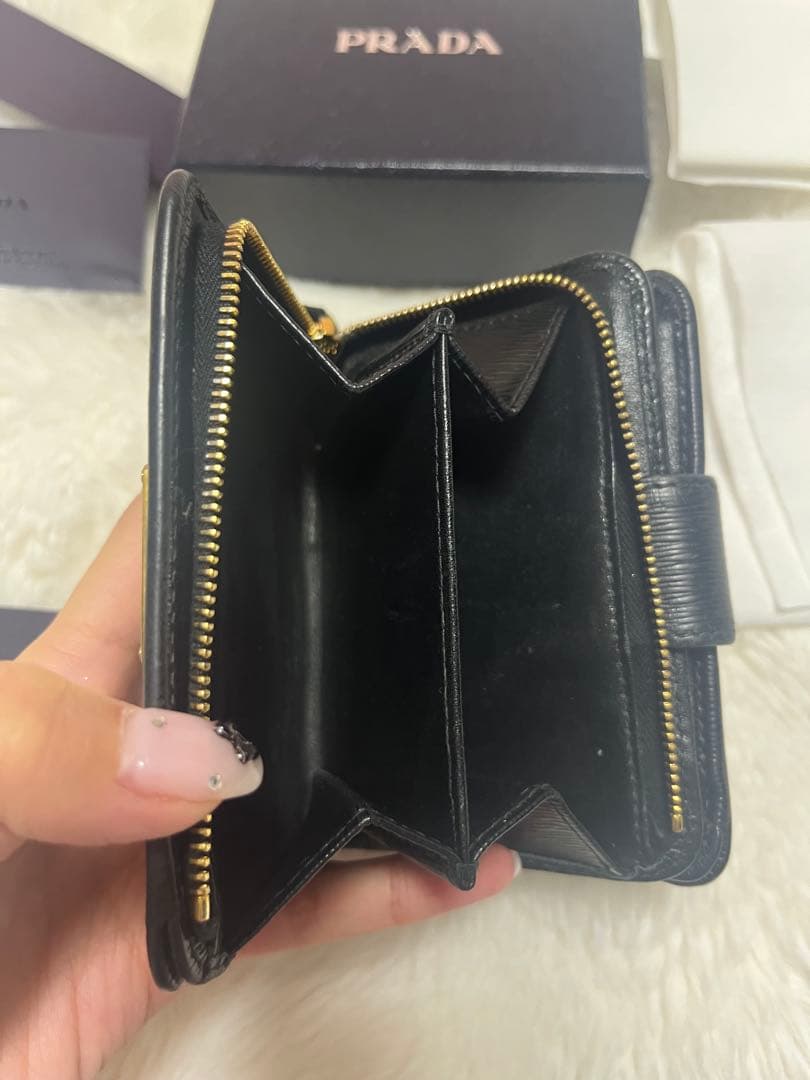 PRADA ブラックレザー 二つ折り財布 箱付き