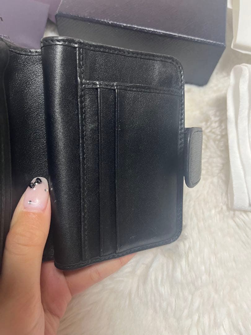 PRADA ブラックレザー 二つ折り財布 箱付き