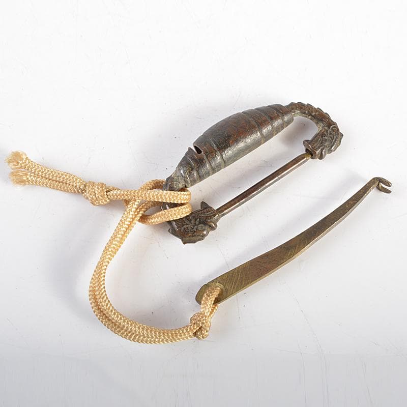 李朝　朝鮮古民具　古銅　刻神獣　古い錠前　鍵　M　R7375