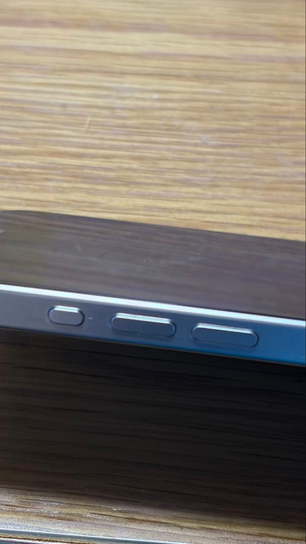 iPhone15pro 256G ホワイトチタン 　AppleCare加入中