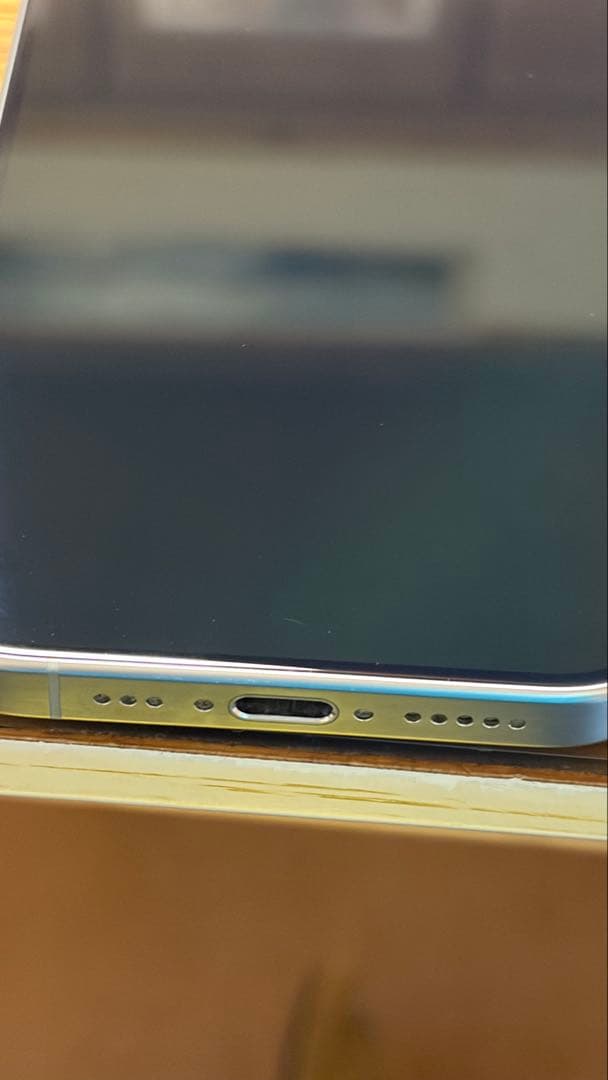 iPhone15pro 256G ホワイトチタン 　AppleCare加入中