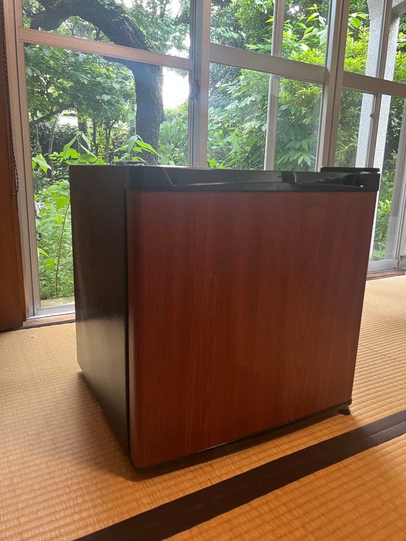 木目調 キューブ型冷蔵庫（PRC-B051D-M）