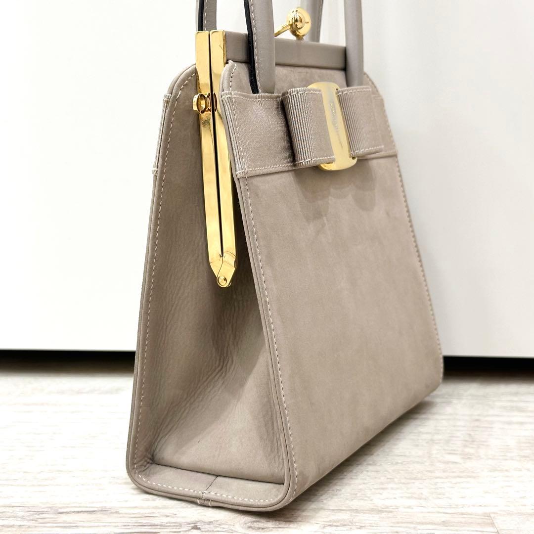 希少 フェラガモ ヴァラリボン がま口 スエード 2way ハンドバッグ