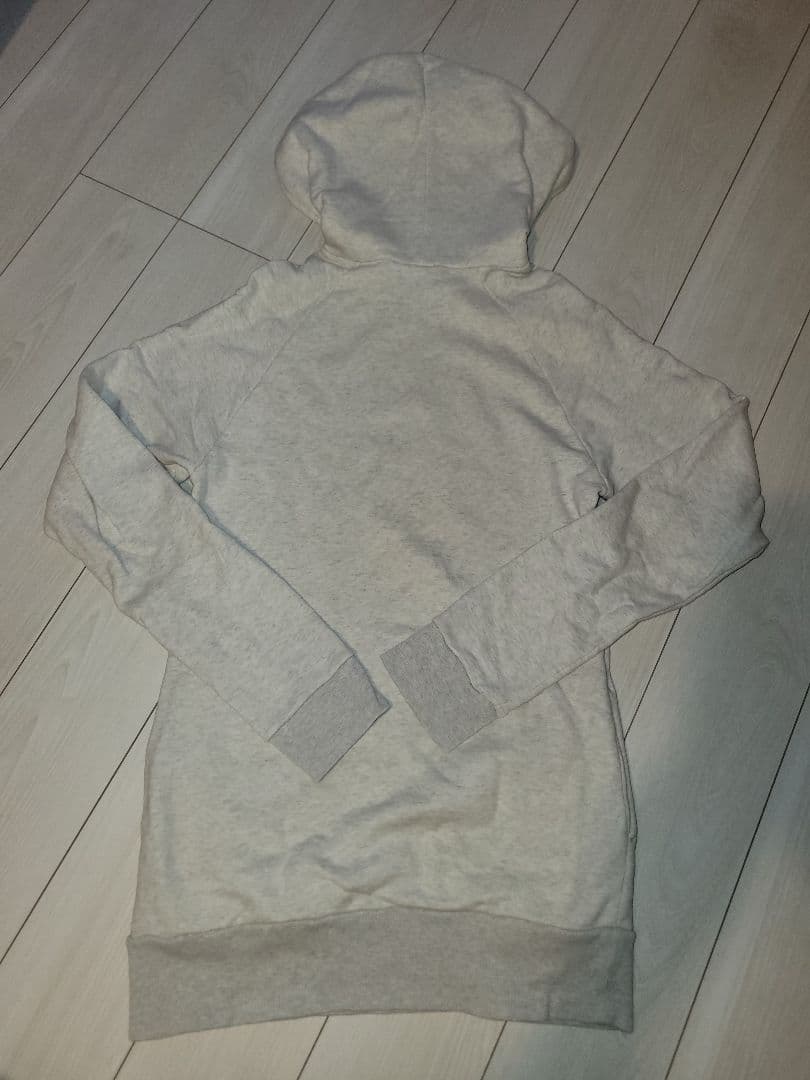 YUKI five-star フード付きロングパーカー