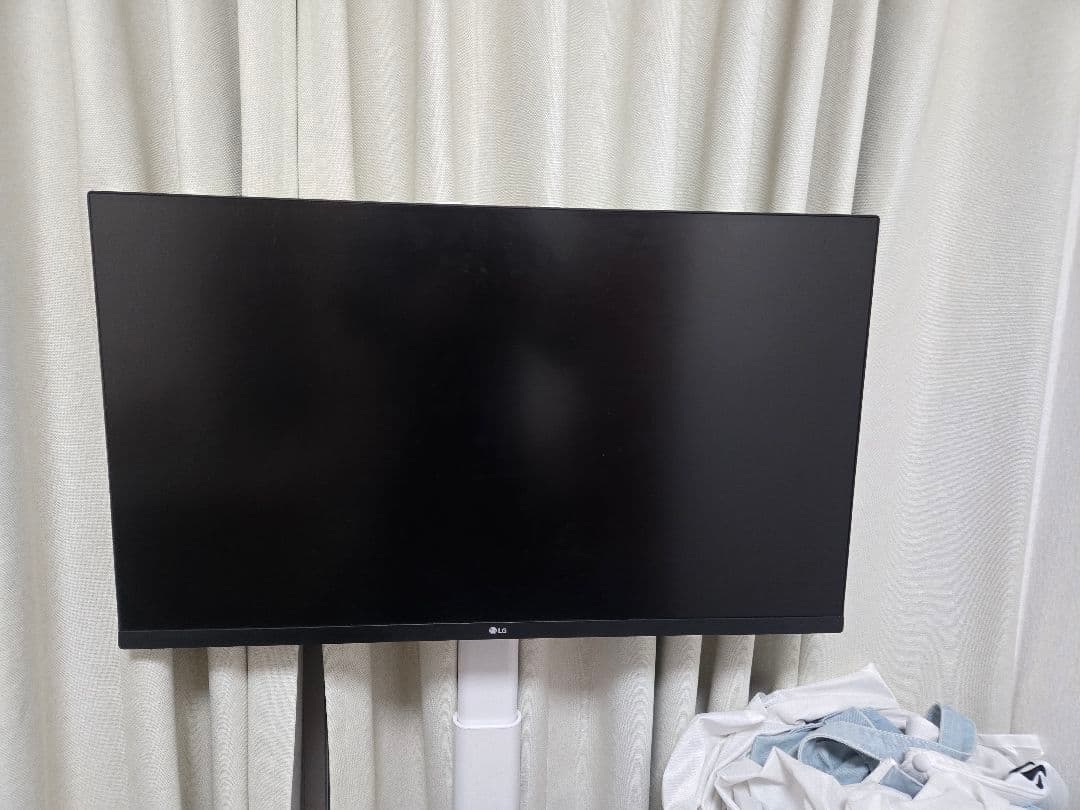LG 31.5インチ 4Kモニター モニタースタンド含む