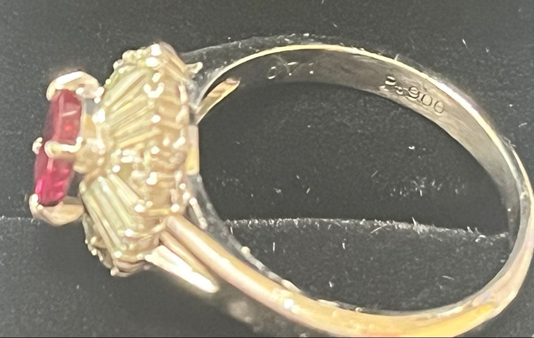 ルビー指輪　プラチナ　リング　ダイヤモンド Pt 900 刻印あり