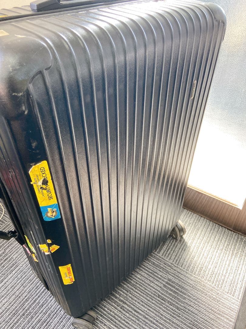 ＄リモワ　スーツケース　縦75cm 横25cm 臭いあり