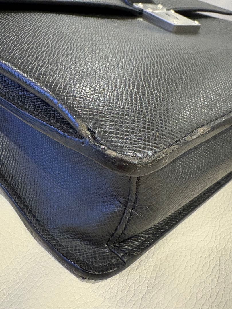 Louis Vuitton タイガ ビジネスバッグ 黒