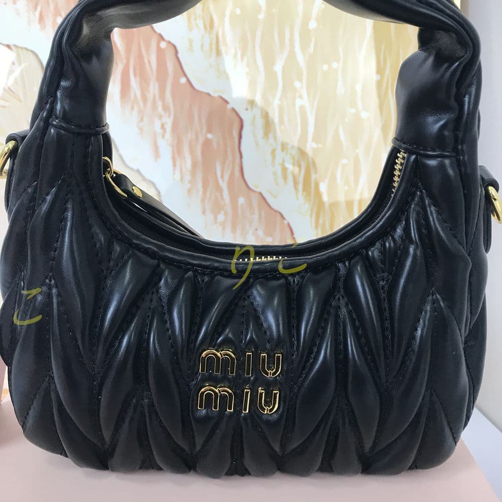 【人気 】ミュウミュウショルダーバッグ レザー