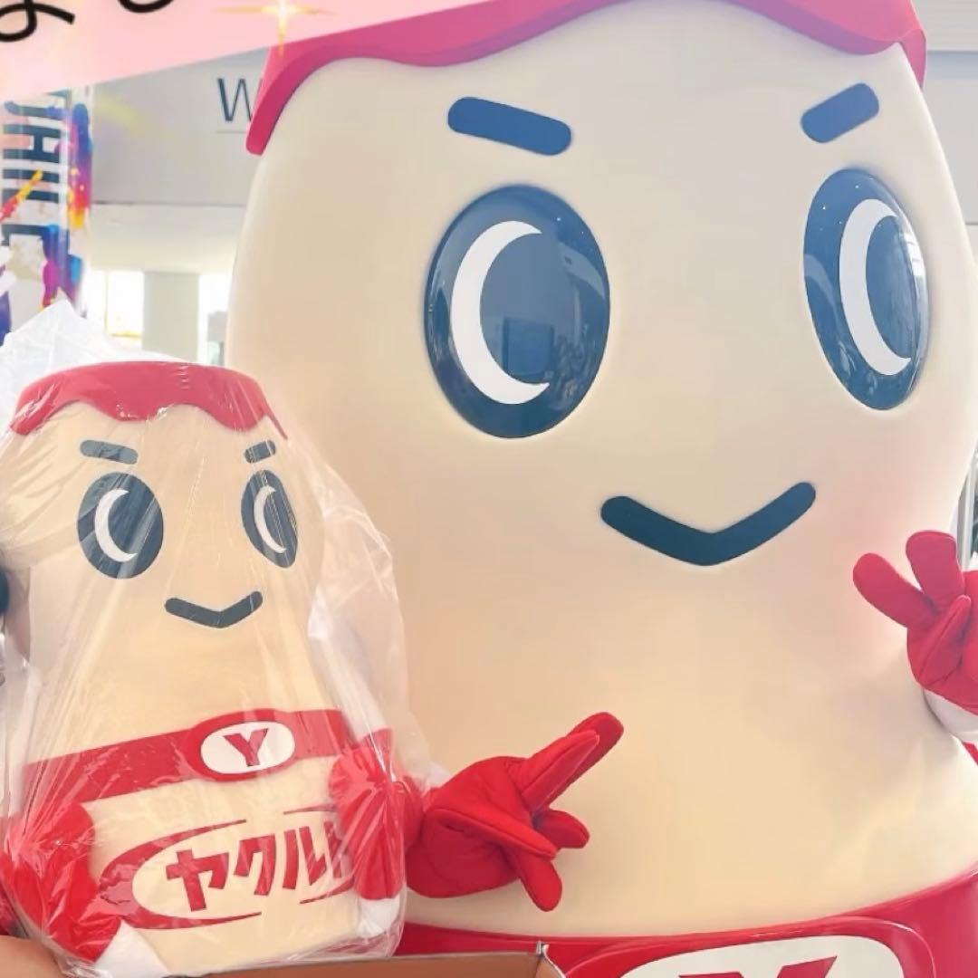 ヤクルトマンぬいぐるみ 約45cm 赤 クリーム色
