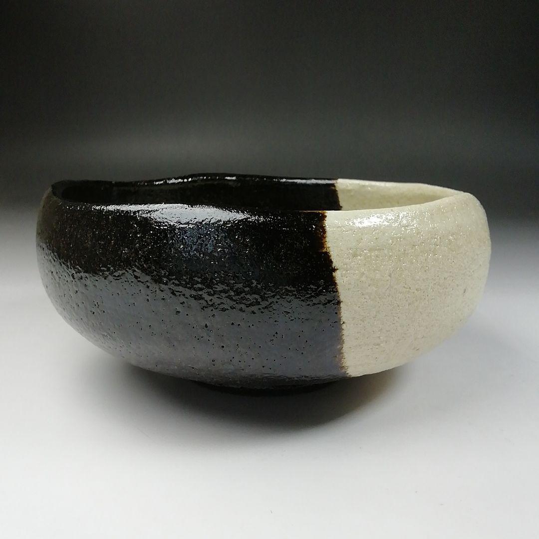 Ｔ５４４　茶碗　『黒掛分　平茶碗』『林陶造 作』『大徳法孫 柳生紹尚 書付』共箱