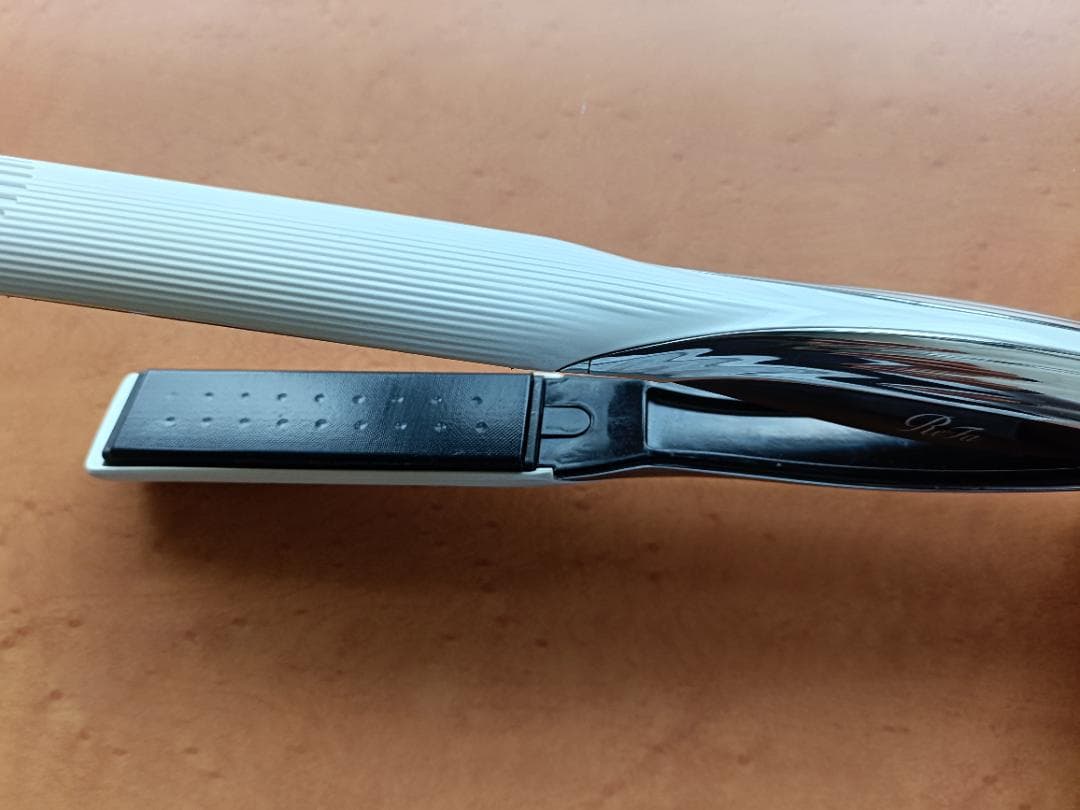 リファビューテック　ストレートアイロン　RE-AC02A