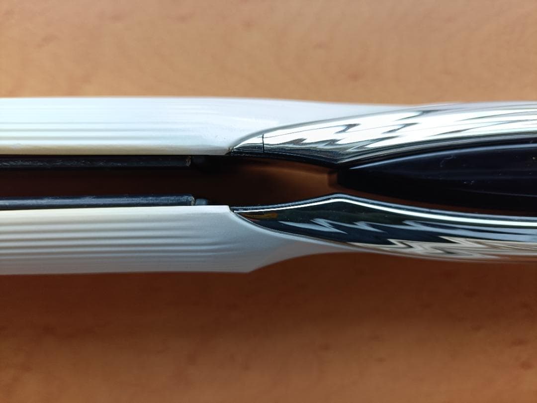 リファビューテック　ストレートアイロン　RE-AC02A