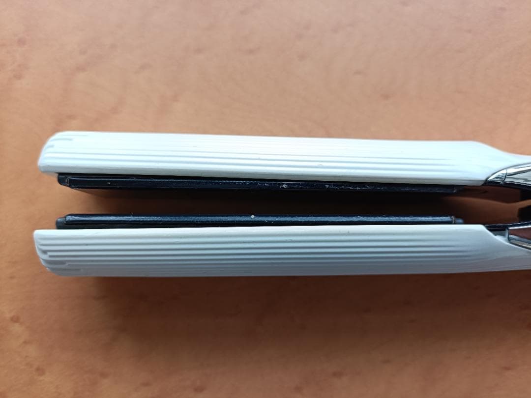 リファビューテック　ストレートアイロン　RE-AC02A