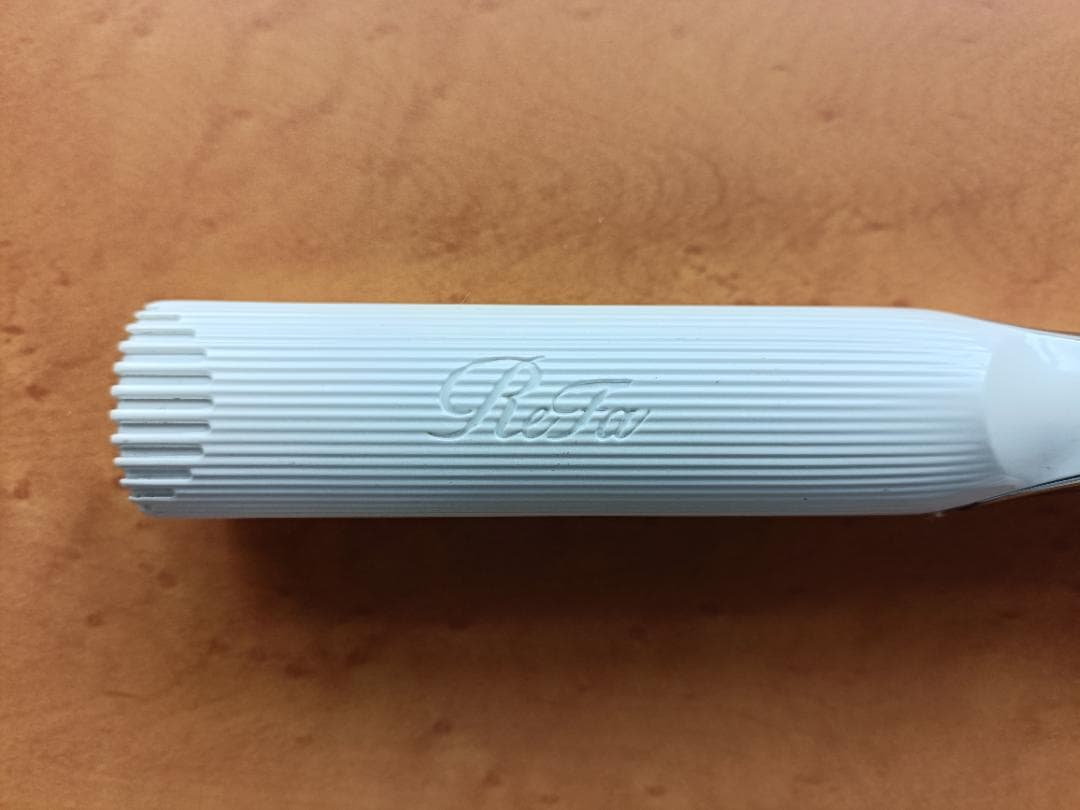 リファビューテック　ストレートアイロン　RE-AC02A