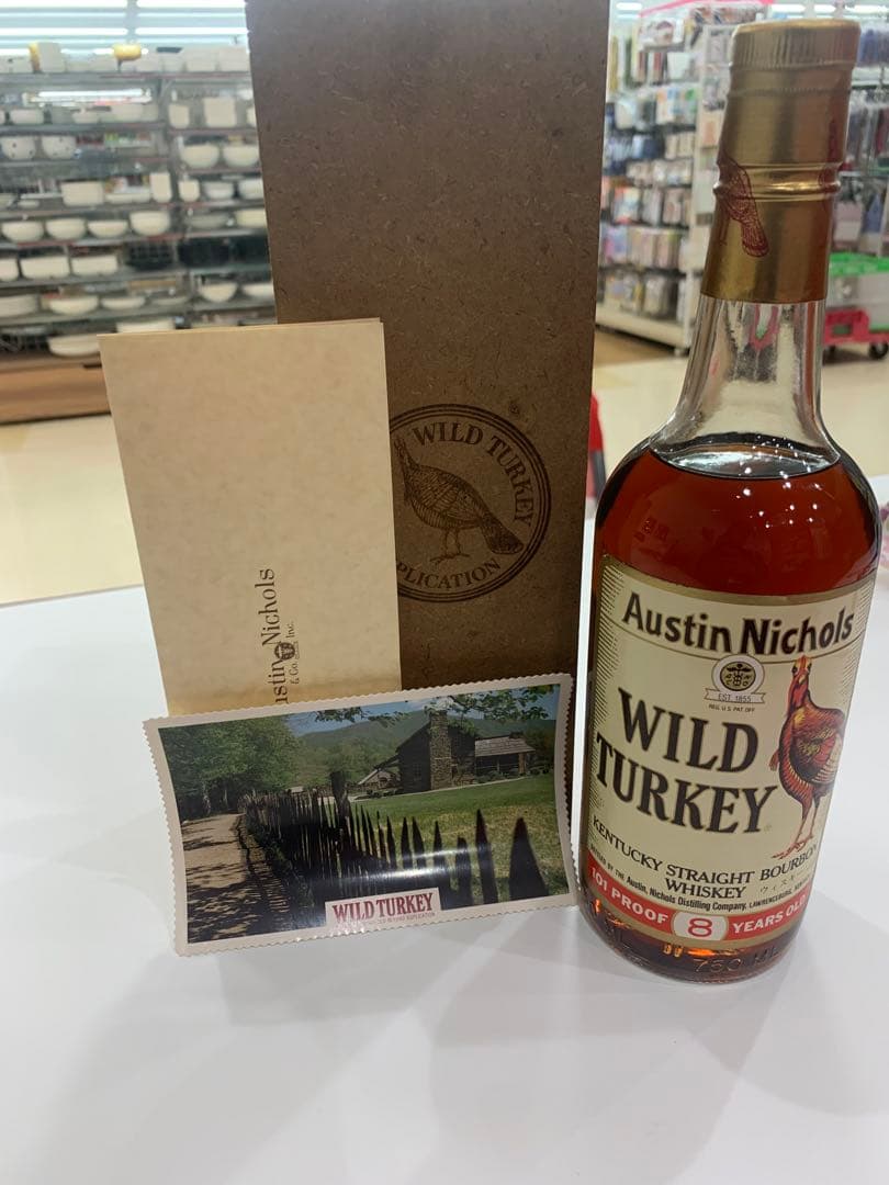 Wild Turkey 8年 バーボンウイスキー ギフトボックス付き