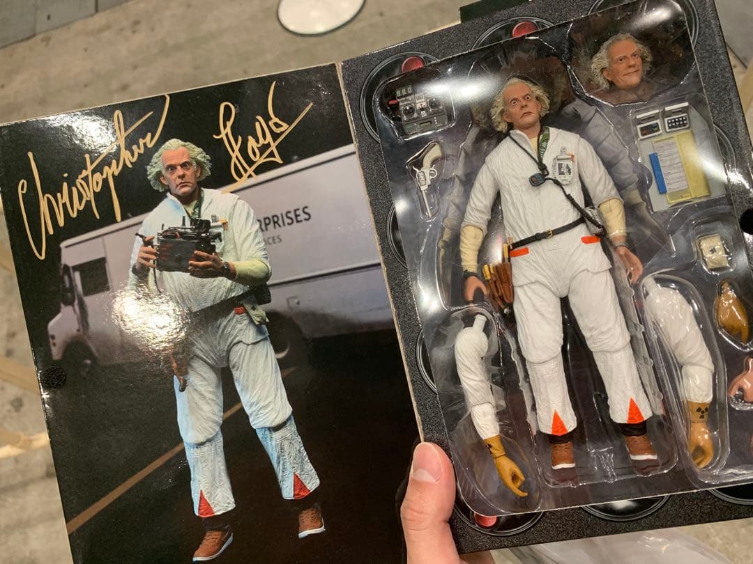 本人サイン入り　NECA バックトゥザフューチャー　ドクブラウン　フィギュア