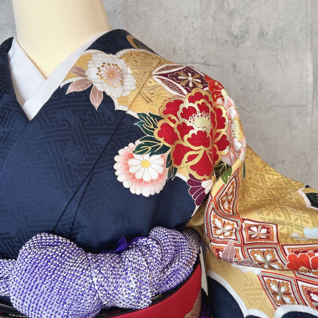 振袖　フルセット　華やか　古典柄　濃い青　豪華　金彩加工　成人式　二十歳