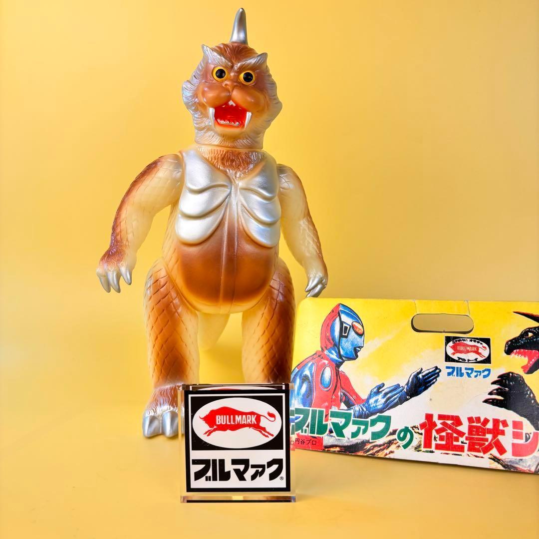 ブルマァク ポピー ゴメス 蓄光 レア ソフビ と ブルマァク アクリル板付