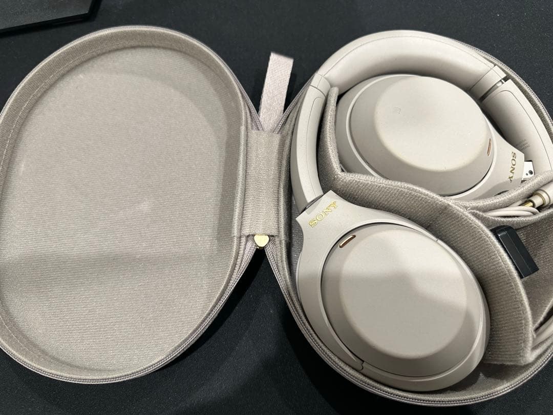 【美品】SONY WH-1000XM4 ワイヤレスヘッドホン ホワイト