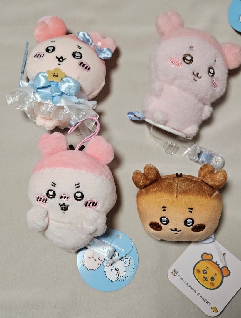 ちいかわ　古本屋(カニちゃん)、ハチワレ　ぬいぐるみ　グッズ　大量　まとめ